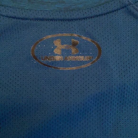 Like new! Under Amour athletic shirt, fitted - Picture 6 of 7
